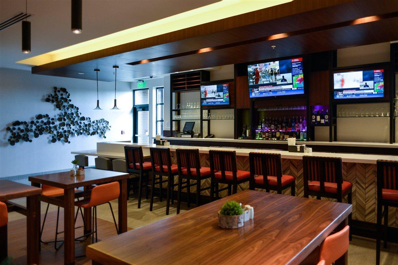 Hilton Garden Inn Louisville Mall Of St. Matthews Экстерьер фото