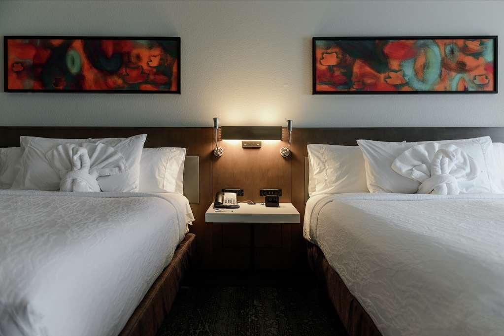 Hilton Garden Inn Louisville Mall Of St. Matthews Номер фото