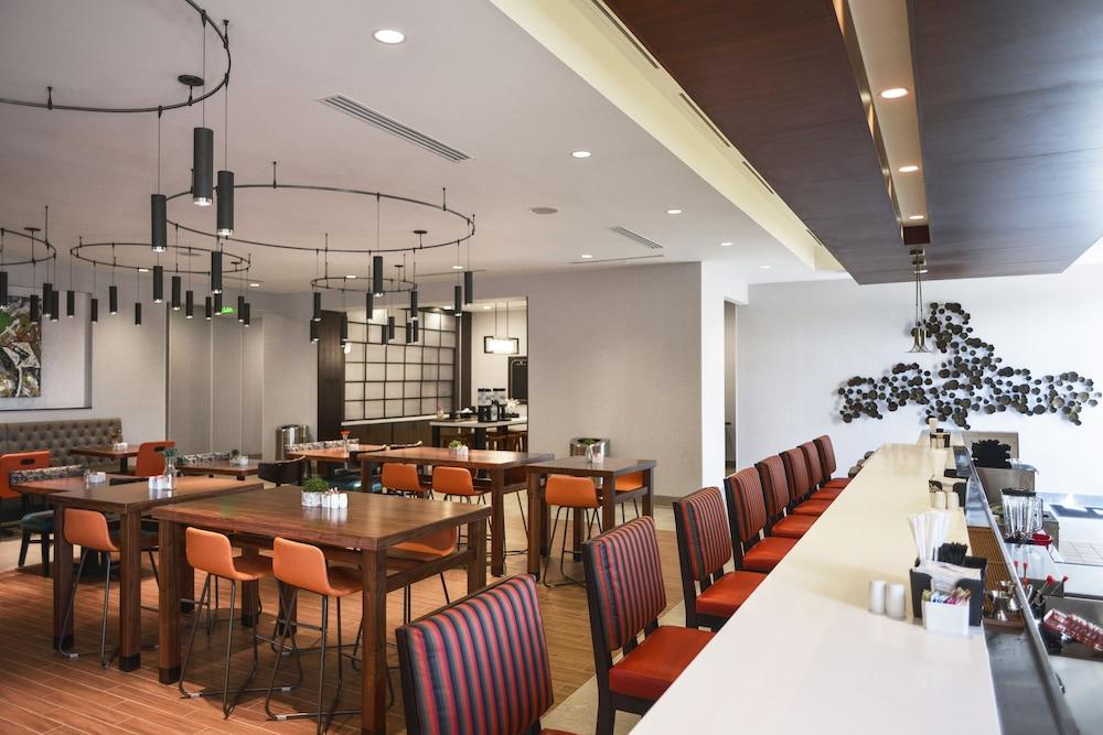 Hilton Garden Inn Louisville Mall Of St. Matthews Экстерьер фото