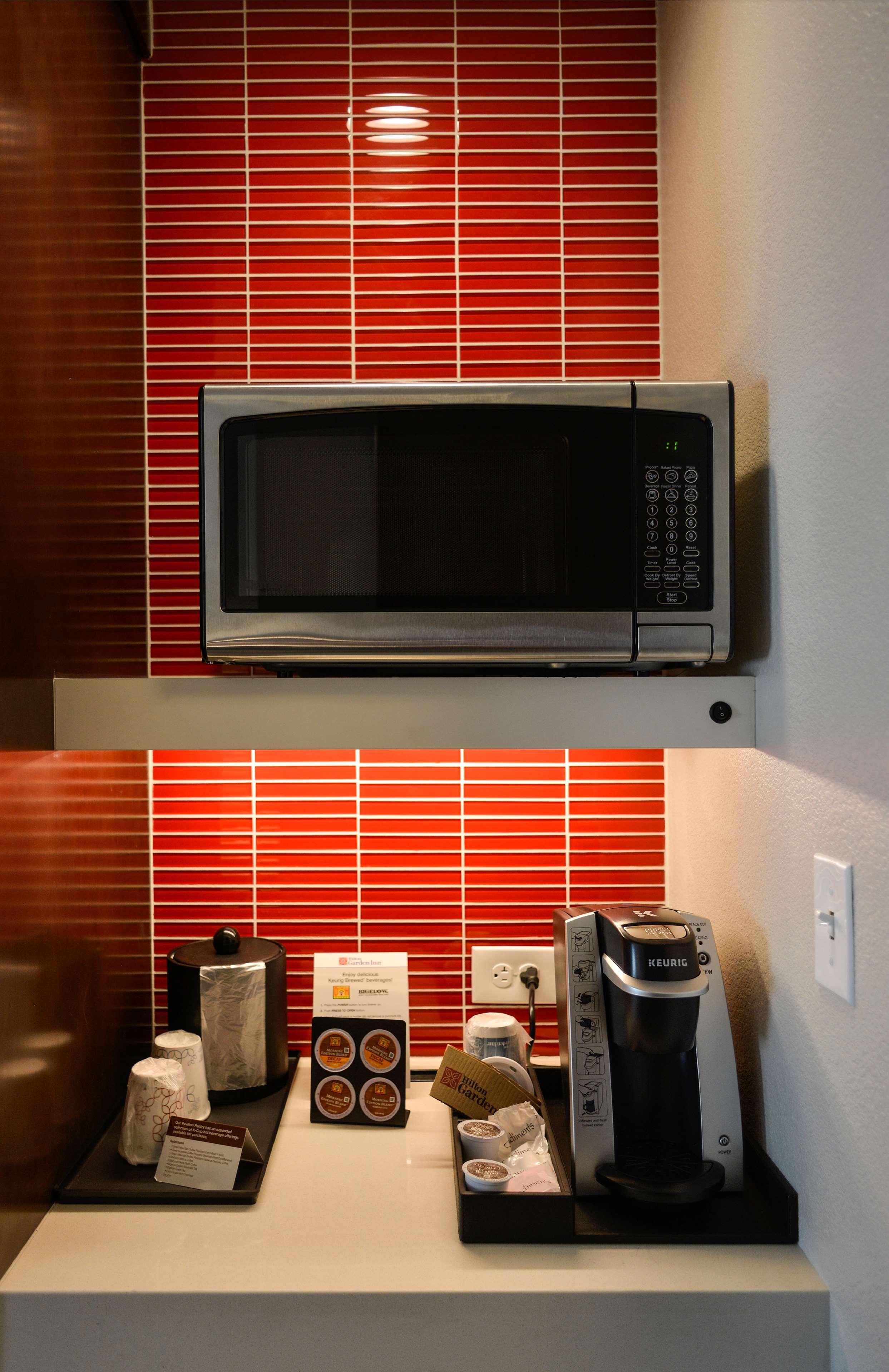 Hilton Garden Inn Louisville Mall Of St. Matthews Экстерьер фото