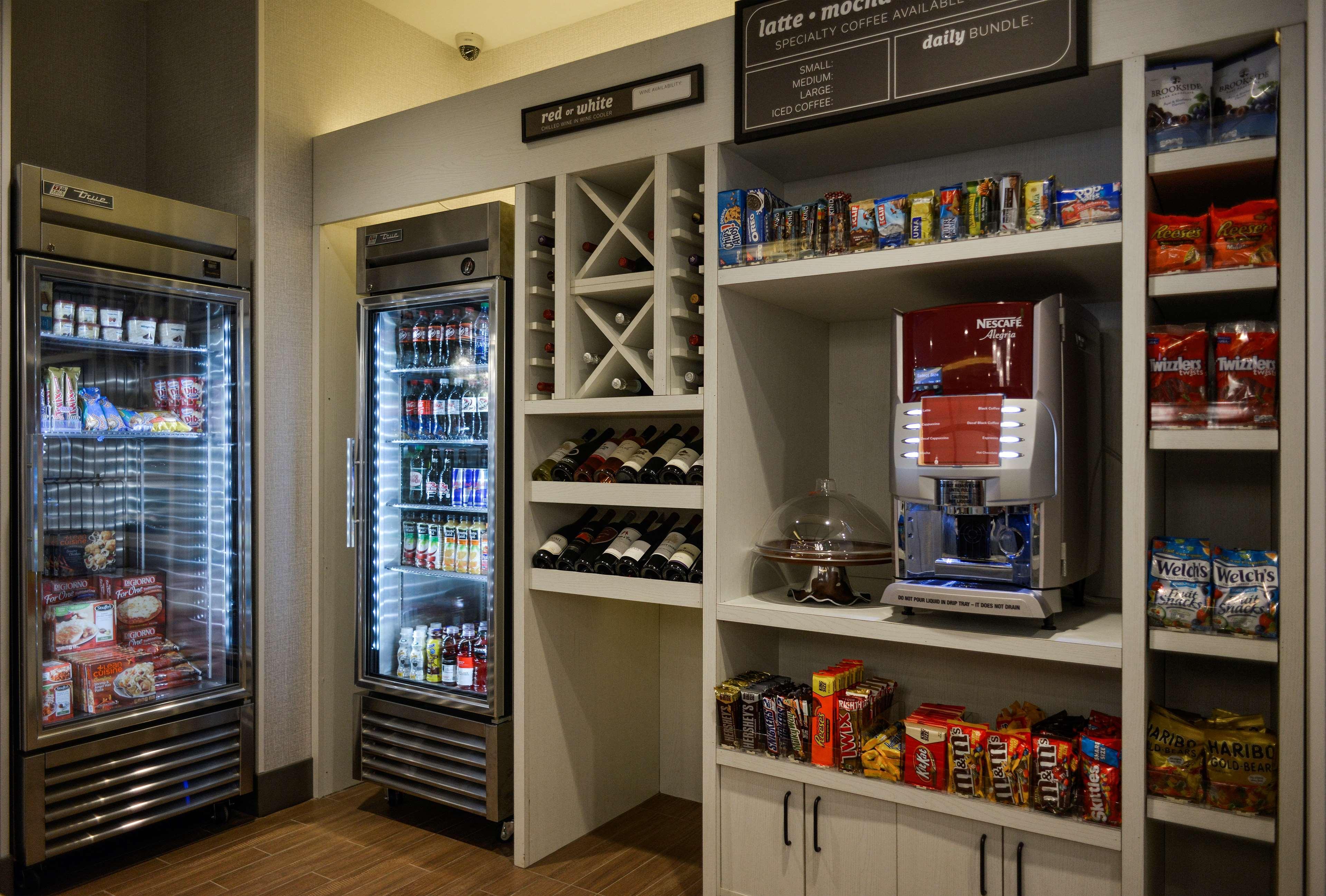 Hilton Garden Inn Louisville Mall Of St. Matthews Экстерьер фото