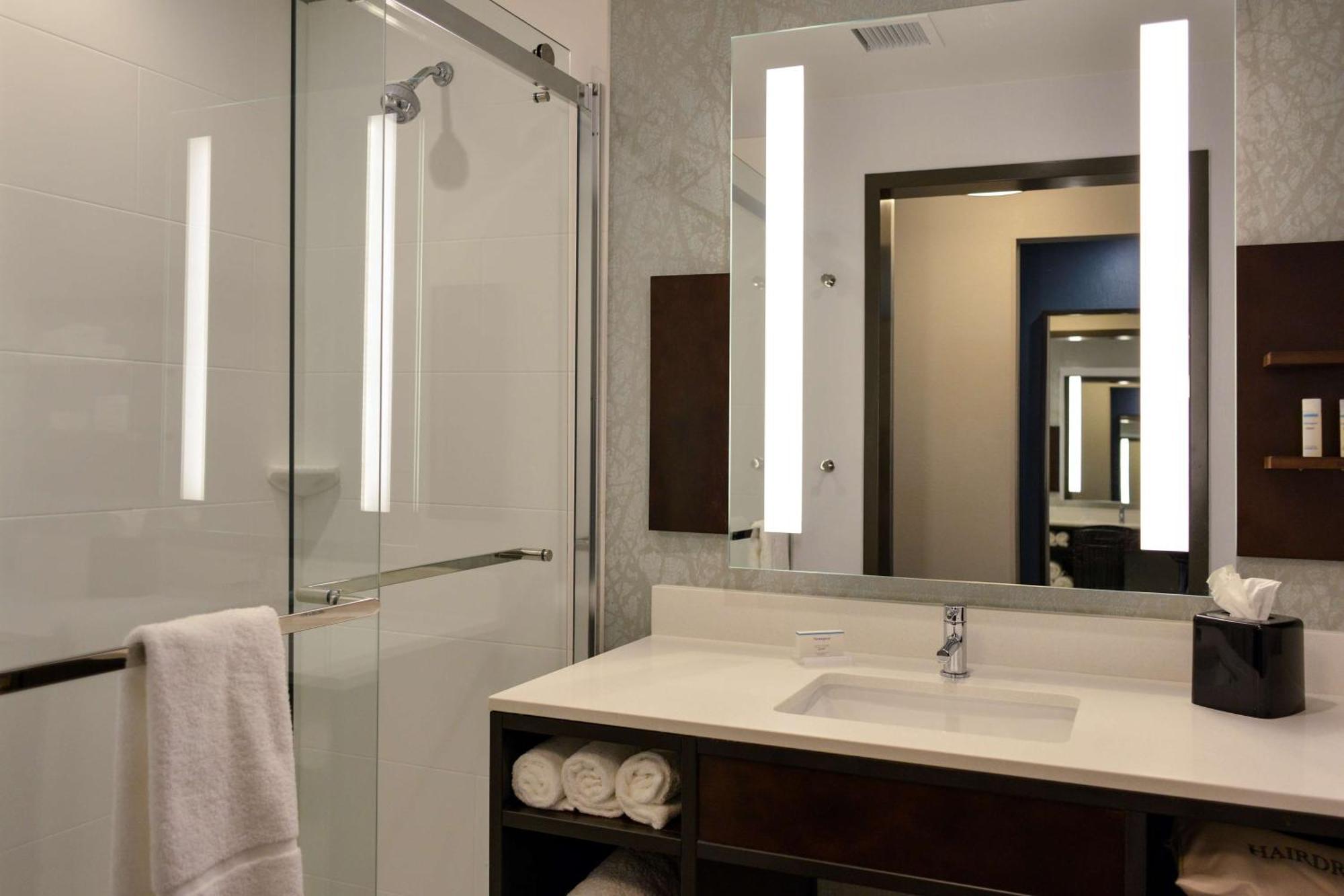 Hilton Garden Inn Louisville Mall Of St. Matthews Экстерьер фото