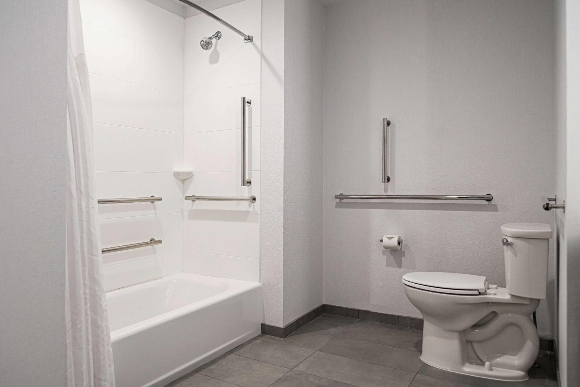 Hilton Garden Inn Louisville Mall Of St. Matthews Экстерьер фото