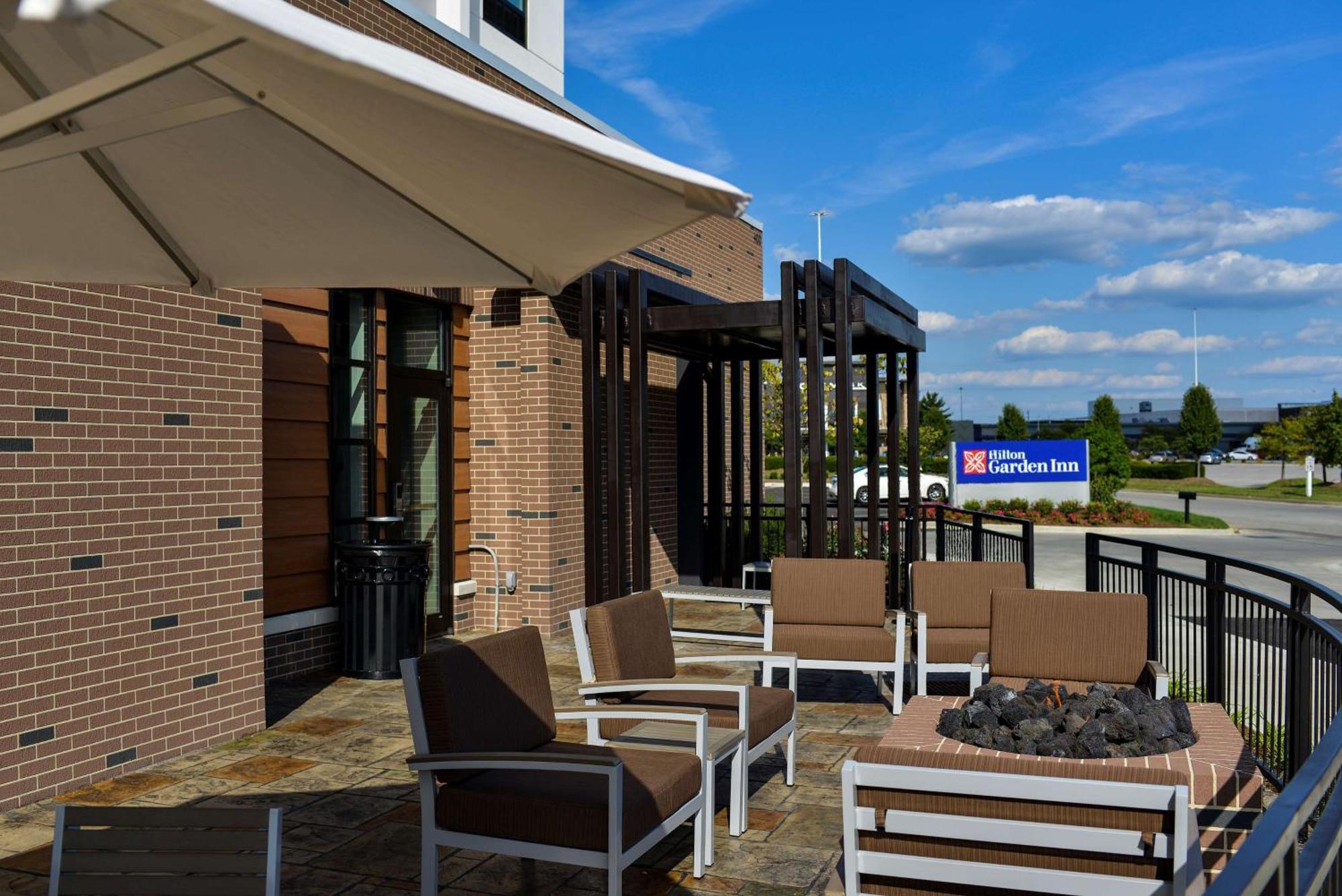 Hilton Garden Inn Louisville Mall Of St. Matthews Экстерьер фото