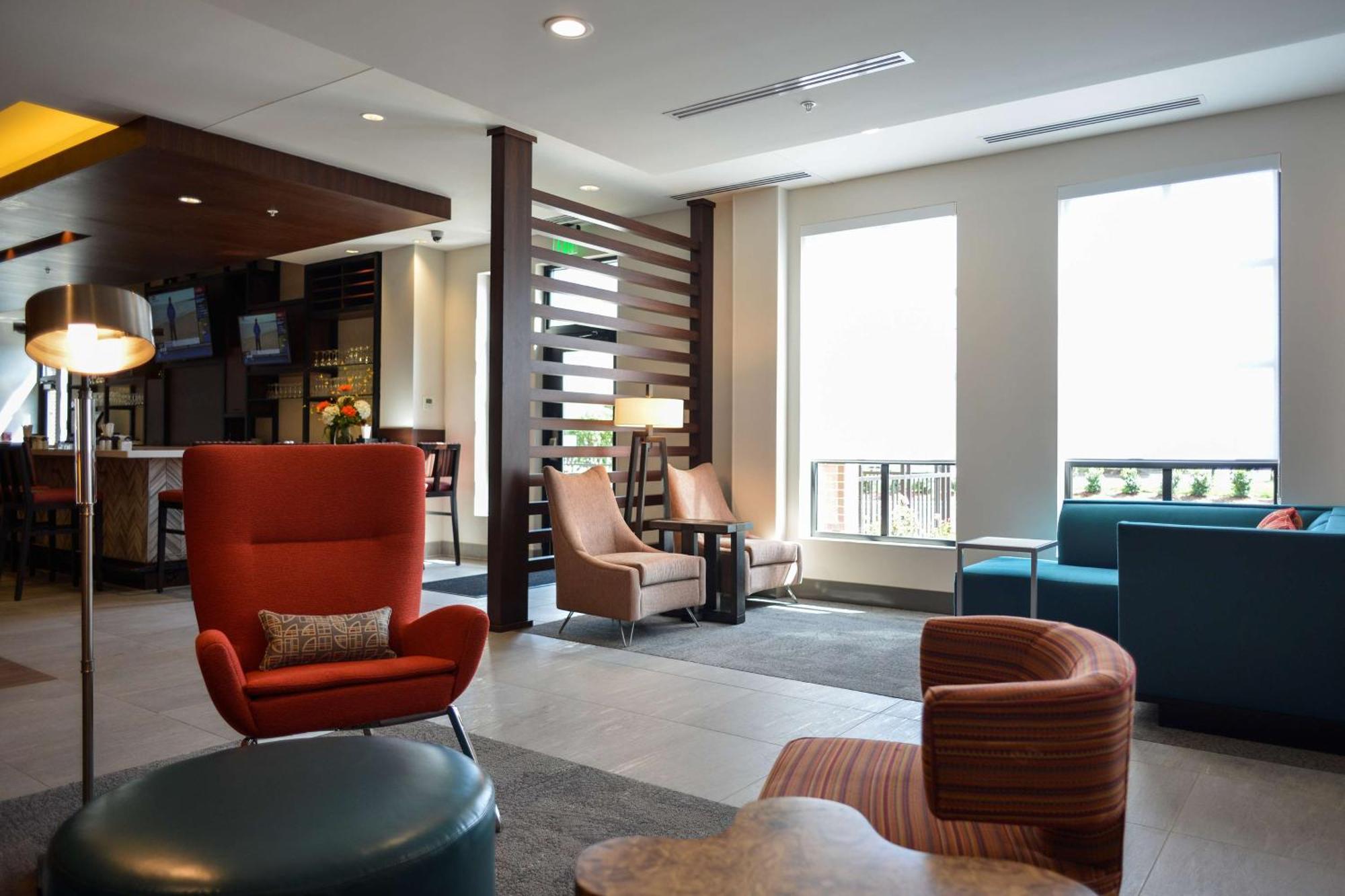 Hilton Garden Inn Louisville Mall Of St. Matthews Экстерьер фото