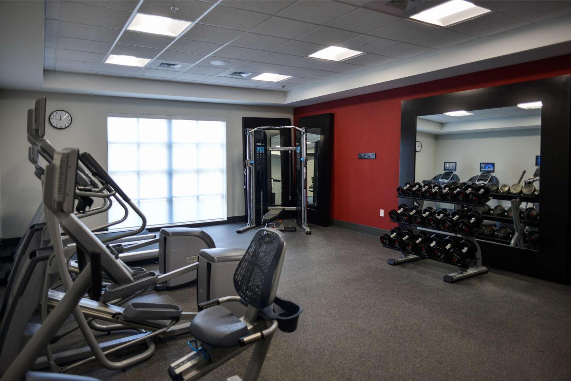 Hilton Garden Inn Louisville Mall Of St. Matthews Экстерьер фото