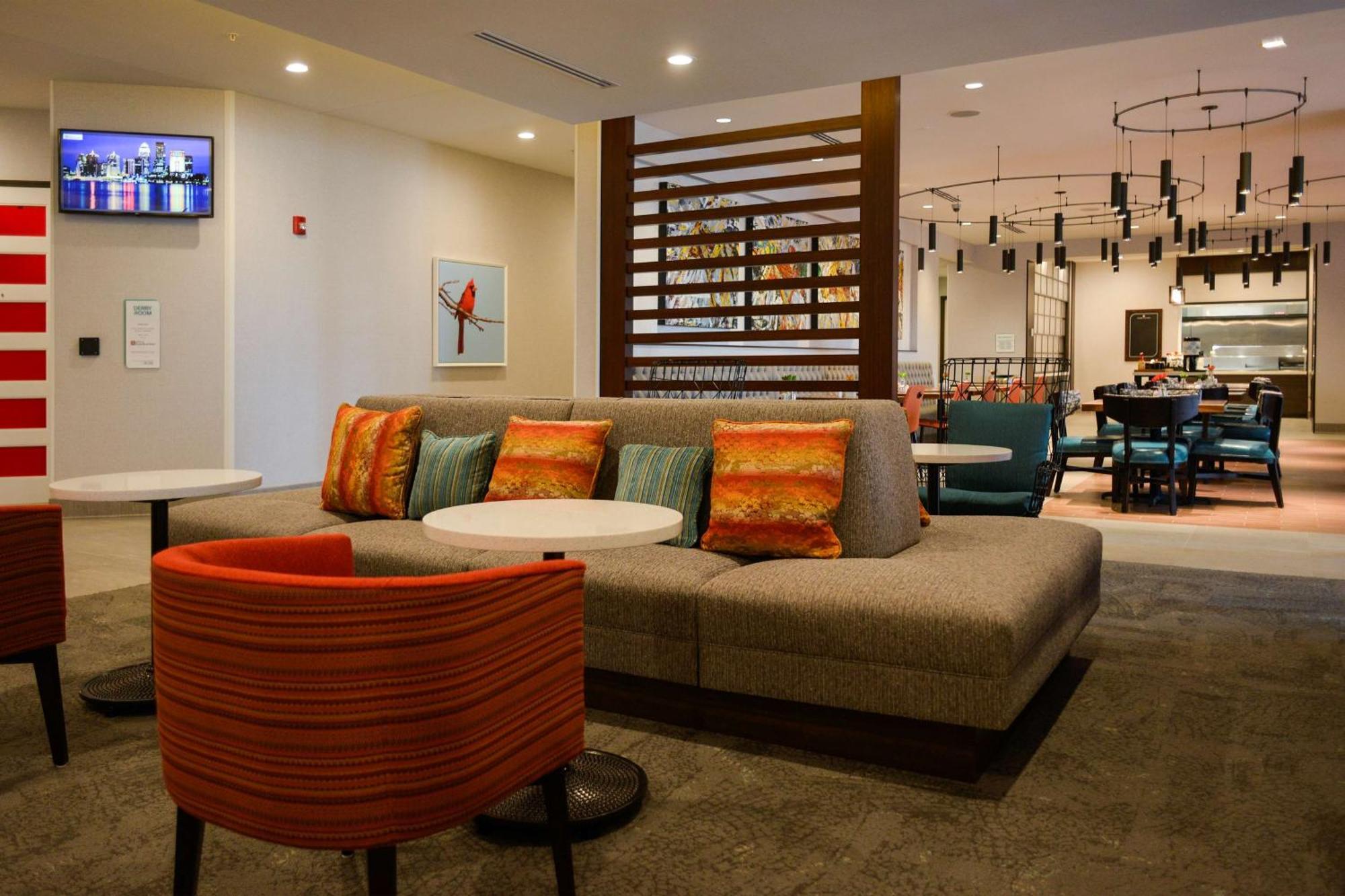 Hilton Garden Inn Louisville Mall Of St. Matthews Экстерьер фото