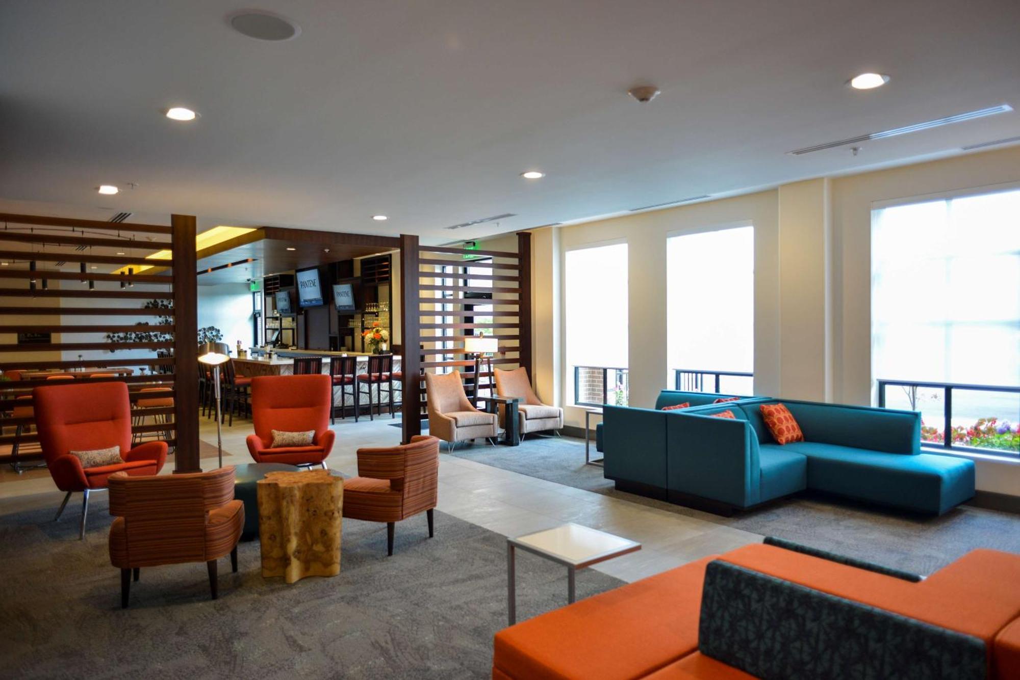 Hilton Garden Inn Louisville Mall Of St. Matthews Экстерьер фото